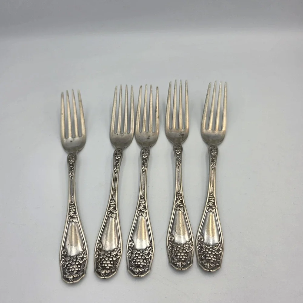 5 ~ Vintage Isabella Grape 1913 R.C.Co. Grape Pattern Silverplated Forks 7.5